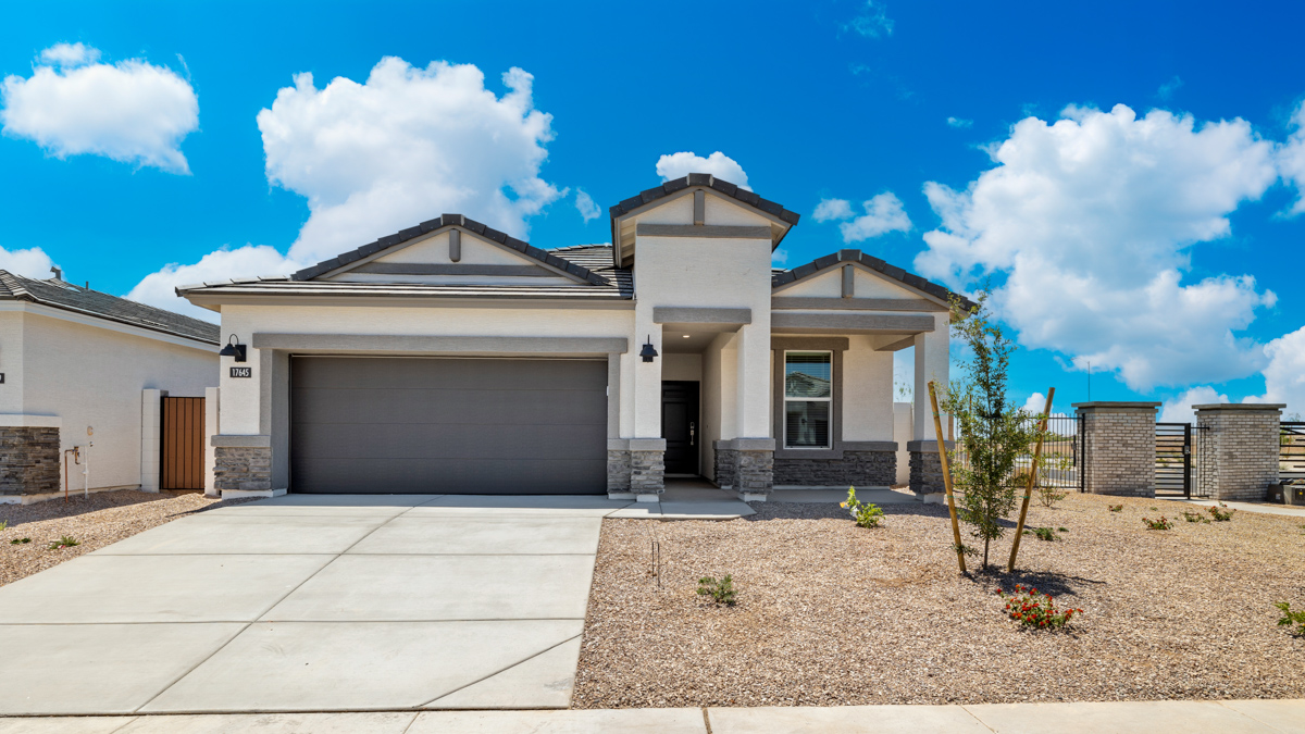 D.R. Horton - Riverview at Greenfield model home